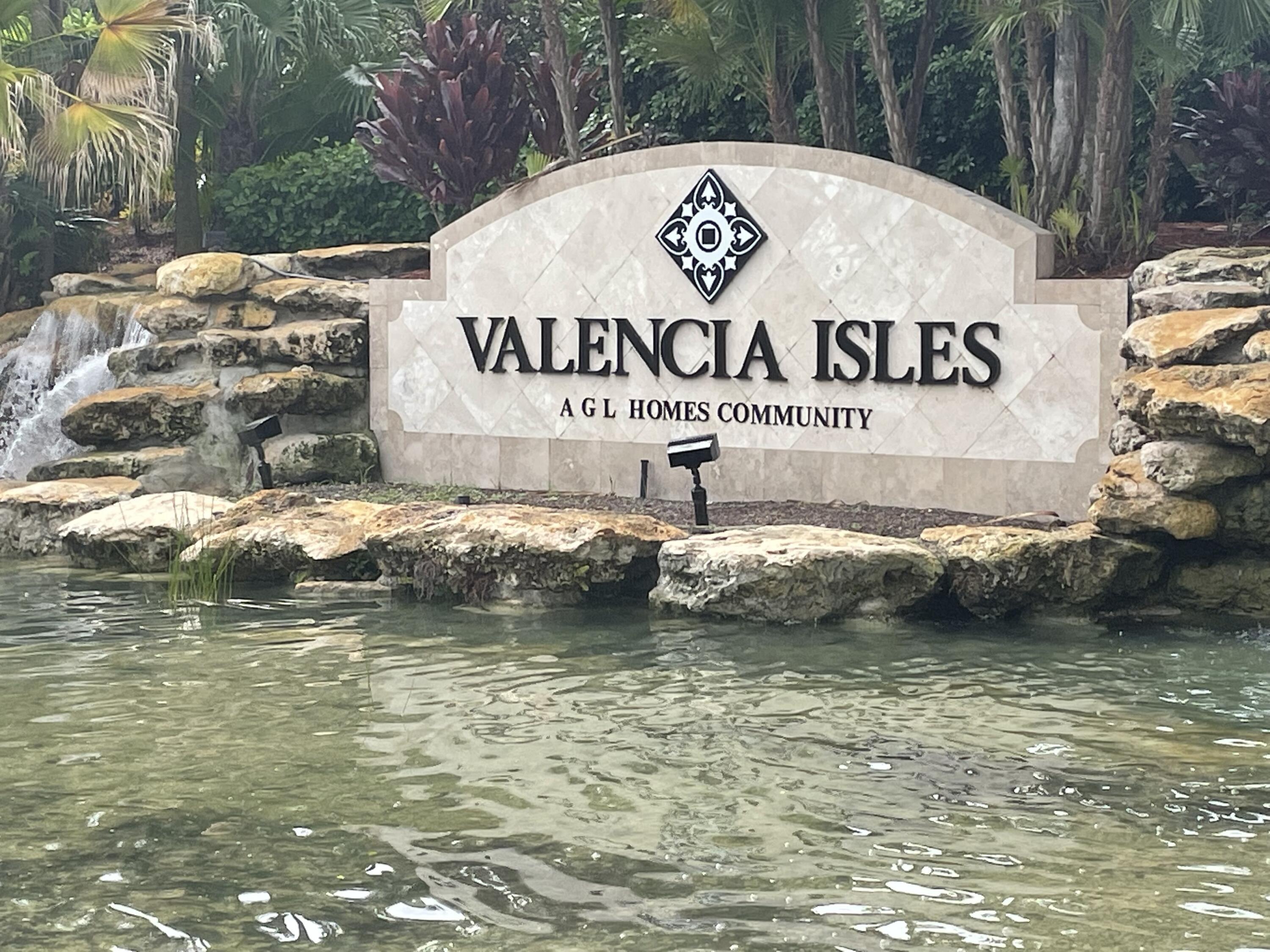 Valencia Isles sign and entrance